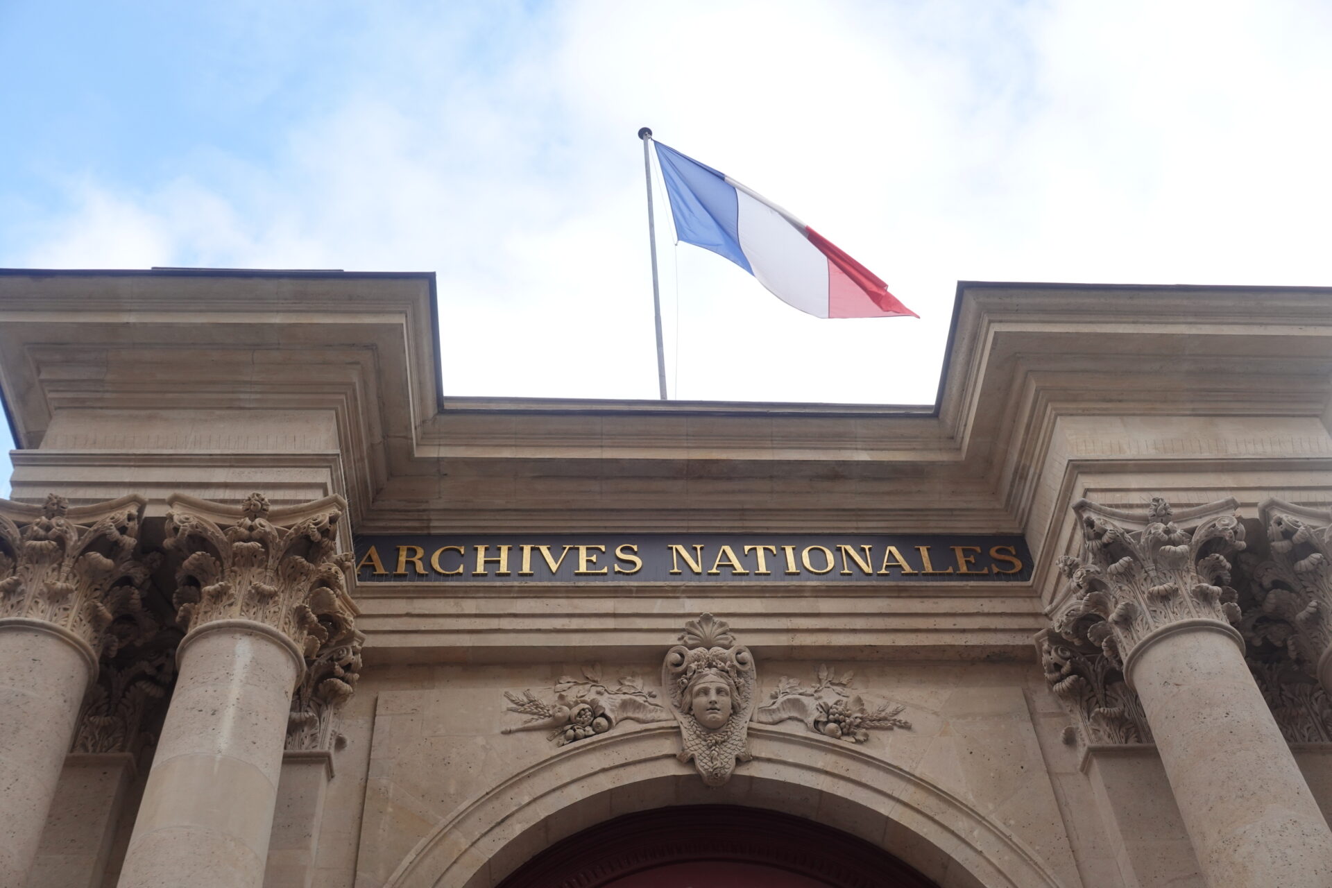 Façades des archives nationales.